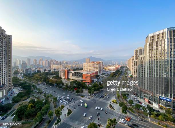 high angle view of road intersection in city - comercio de derechos de emisión fotografías e imágenes de stock