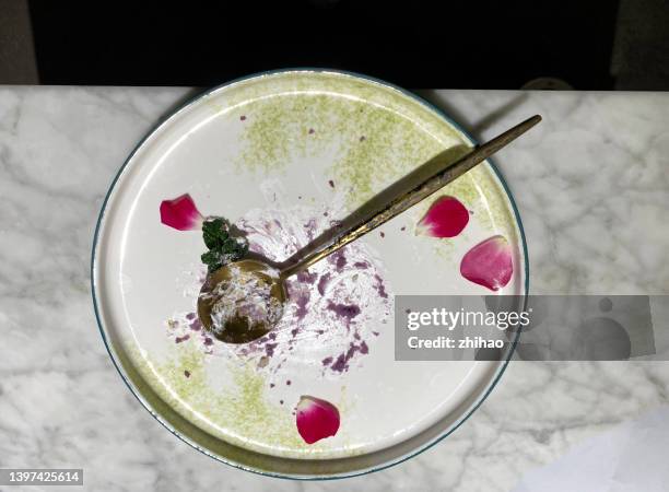 dessert finished, dirty plate - empty plate with crumbs stock pictures, royalty-free photos & images