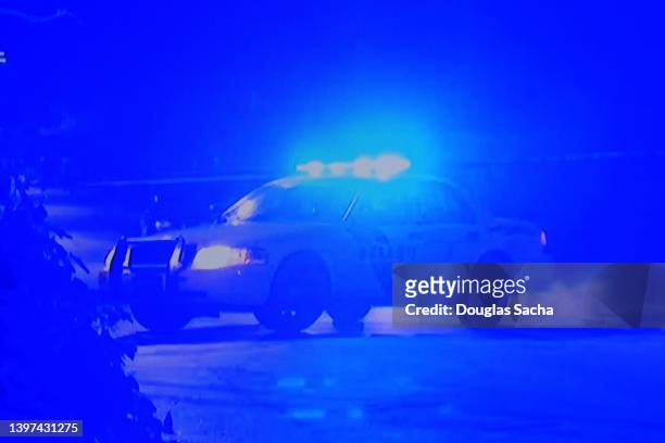 police siren and flashing lights - police car lights stock pictures, royalty-free photos & images