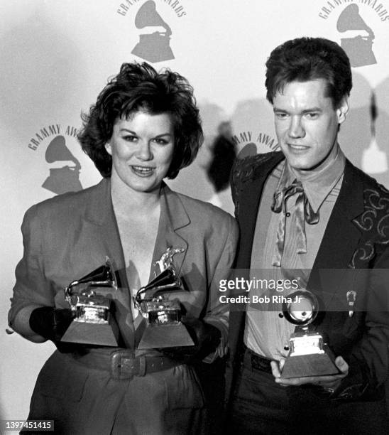 Grammy Winners K. T. Oslin and Randy Travis backstage at the Grammy Awards Show, February 22, 1989 at Shrine Auditorium in Los Angeles, California.