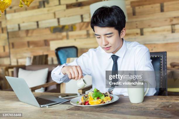 west restaurant young people - west asian ethnicity stockfoto's en -beelden