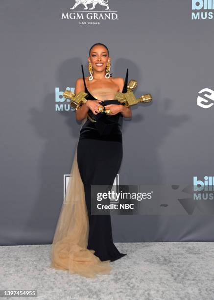 May 15: 2022 BILLBOARD MUSIC AWARDS -- Pictured: Doja Cat poses with the 'Top R&B Album' award in the backstage press room during the 2022 Billboard...