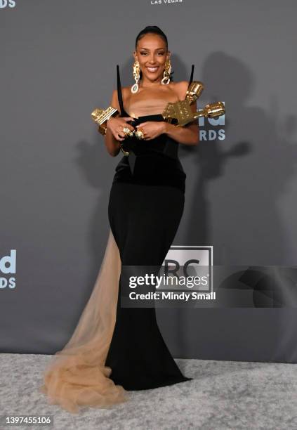 Doja Cat poses backstage with the Top R&B Album award for 'Planet Her' during the 2022 Billboard Music Awards at MGM Grand Garden Arena on May 15,...