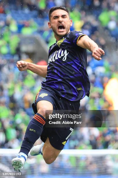 Christian Roldan Seattle Sounders Fc Photos and Premium High Res Pictures - Getty Images