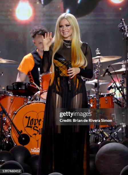 Avril Lavigne performs onstage at the 2022 JUNO Awards Broadcast at Budweiser Stage on May 15, 2022 in Toronto, Ontario.