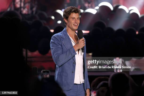 Shawn Mendes accepts the International Achievement Award onstage during the 2022 JUNO Awards Broadcast at Budweiser Stage on May 15, 2022 in Toronto,...