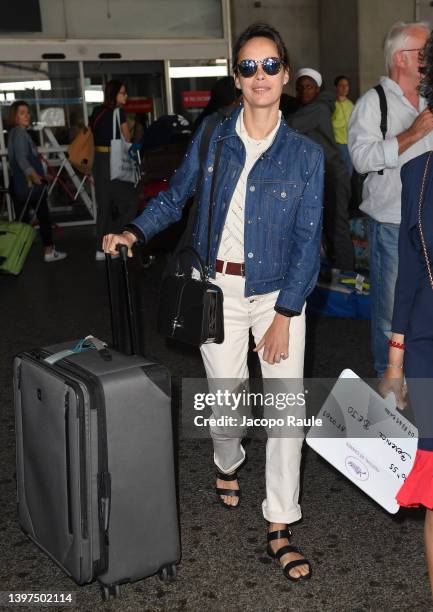 Bérénice Bejo seen arriving ahead of the 75th annual Cannes Film Festival at Nice Airport on May 16, 2022 in Nice, France.