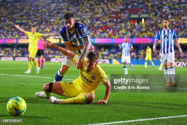 Giovani Lo Celso of Villareal FC challenges for the ball against Diego Rico of Real Sociedad during the LaLiga Santander match between Villarreal CF...