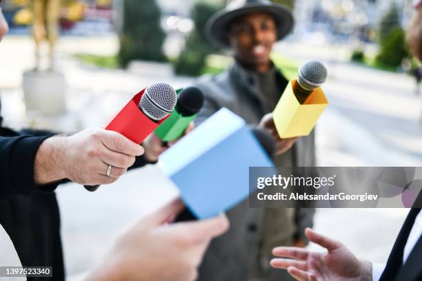 Interview In News 6,856 Street Interview Stock Photos, High-Res Pictures, and Images ...