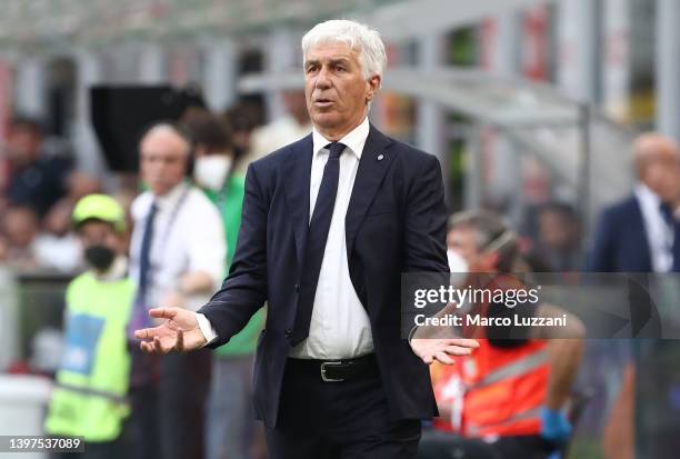 Atalanta BC coach Gian Piero Gasperini gestures during the Serie A match between AC Milan and Atalanta BC at Stadio Giuseppe Meazza on May 15, 2022...