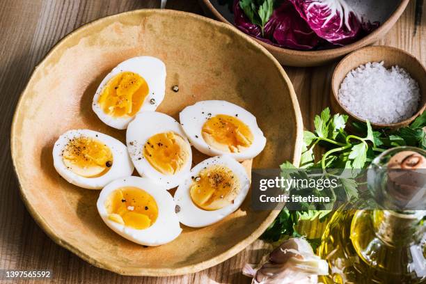 preparing healthy food with boiled eggs. ingredients, fresh vegetables, herbs - gekochtes ei stock-fotos und bilder