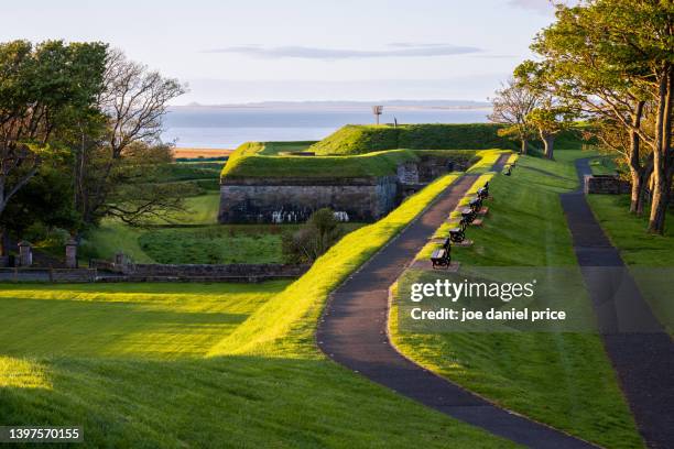 sunrise, berwick-upon-tweed, castlegate park, northumberland, england - berwick upon tweed stock pictures, royalty-free photos & images
