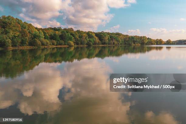 scenic view of lake against sky,rambouillet,france - yvelines stock-fotos und bilder