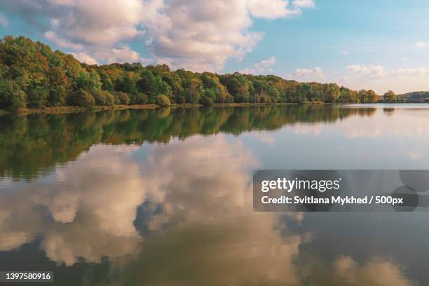 scenic view of lake against sky,rambouillet,france - yvelines fotografías e imágenes de stock