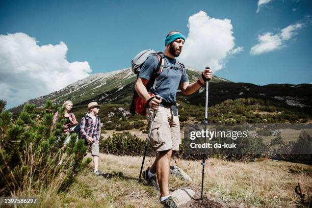 ホリデーアクティビティ - 山でのハイキング - pirin national park ストックフォトと画像