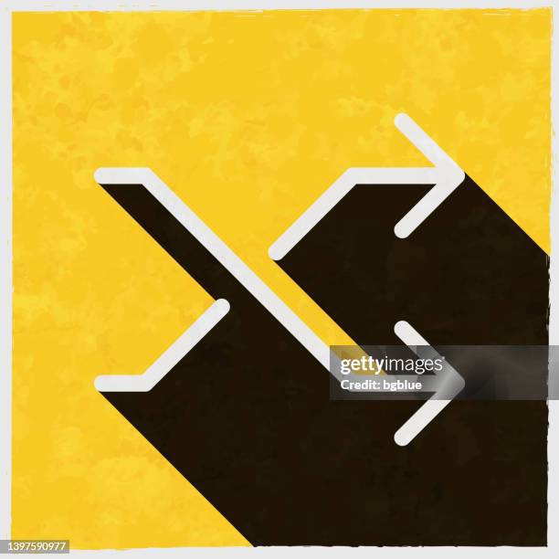 durchmischung. symbol mit langem schatten auf strukturiertem gelbem hintergrund - karten mischen stock-grafiken, -clipart, -cartoons und -symbole