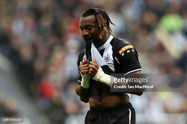 Allan Saint-Maximin of Newcastle United reacts after a missed chance during the Premier League match between Newcastle United and Arsenal at St....