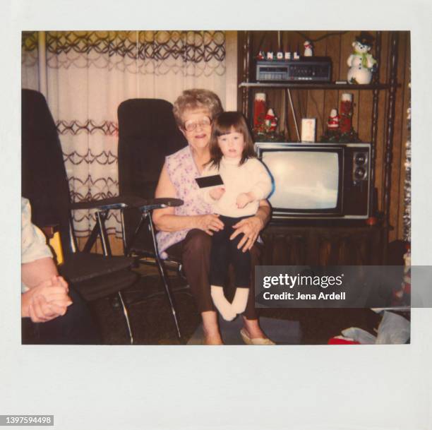 grandmother and granddaughter, happy grandmother and child, vintage 1980s family photo love - grandmas living room photos et images de collection