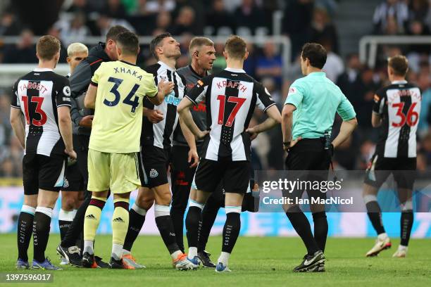 Fabian Schaer of Newcastle United is substituted off following an injury during the Premier League match between Newcastle United and Arsenal at St....