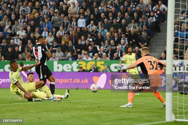 Ben White of Arsenal scores an own goal under pressure from Callum Wilson of Newcastle United which leads to the first goal for Newcastle United...