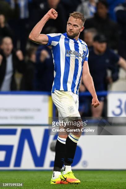 Jordan Rhodes of Huddersfield Town celebrates scoring the opening goal during the Sky Bet Championship Play-Off Semi Final 2nd Leg match between...