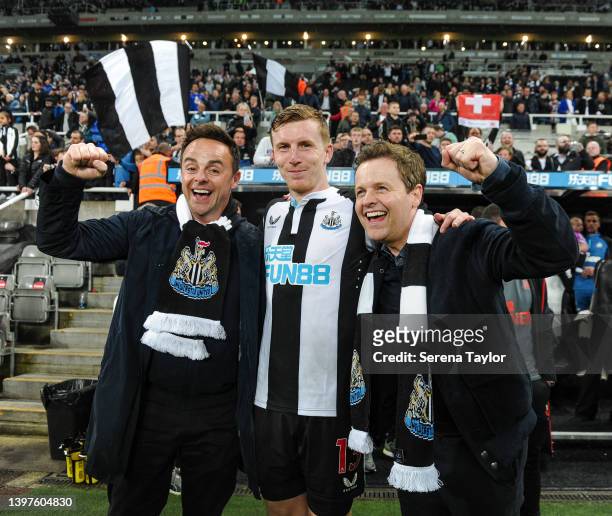 Matt Targett of Newcastle United poses with Ant & Dec after the Premier League match between Newcastle United and Arsenal at St. James Park on May...