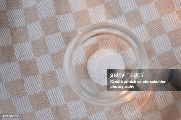 salt - salt molecule foto e immagini stock