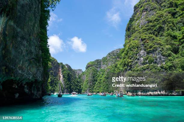 pileh lagoon in phi phi island , krabi province , thailand - krabi province stock-fotos und bilder