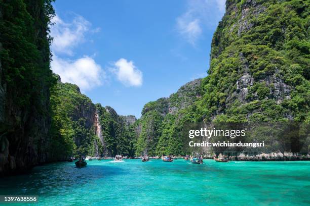 pileh lagoon in phi phi island , krabi province , thailand - phuket province stockfoto's en -beelden