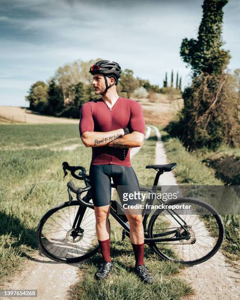 portrait of a man with a gravel bike - cycling vest stock pictures, royalty-free photos & images