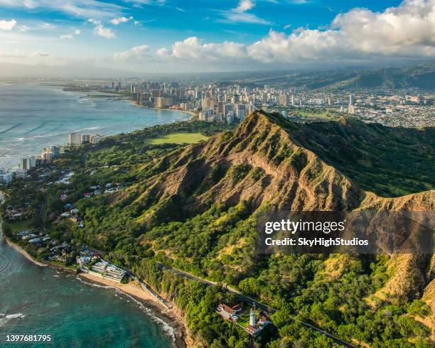 aerial view of diamond head crater with honolulu cityscape in the distance, oahu, hawaii, usa - isole hawaii foto e immagini stock