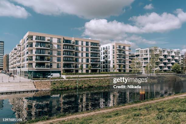 modern residential architecture at spree river in berlin, germany - rebuilding stock pictures, royalty-free photos & images