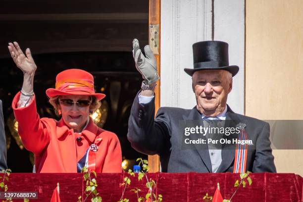 Queen Sonja of Norway and King Harald of Norway attend the children's parade at The Royal Castle on Norway's National Day on May 17, 2022 in Oslo,...