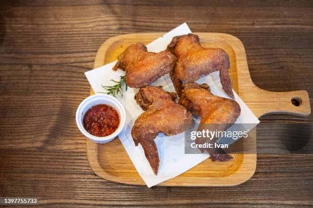 fried chicken wing - hong kong food stock-fotos und bilder