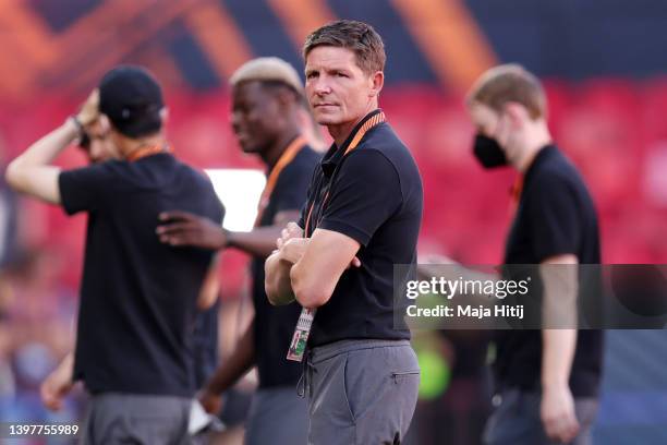 Oliver Glasner, Head Coach of Eintracht Frankfurt looks on during the Eintracht Frankfurt Walk around at Estadio Ramon Sanchez Pizjuan on May 17,...