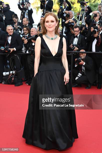 Julianne Moore attends the screening of "Final Cut " and opening ceremony red carpet for the 75th annual Cannes film festival at Palais des Festivals...
