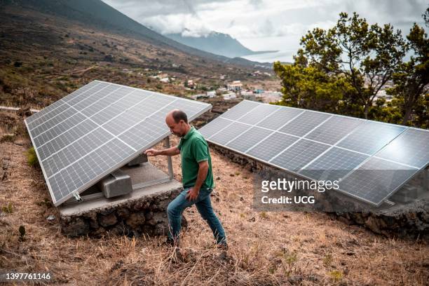 The complex photovoltaic system that Andres Acosta uses to cultivate his organic wine in La Frontera. He is 100% energetically independent thanks to...