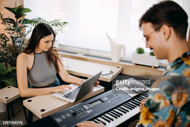 we enjoy music - keyboard white stockfoto's en -beelden