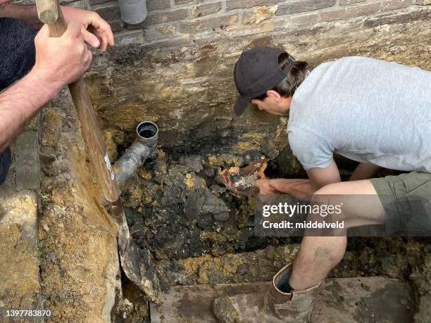 restoring diy the sewer - water plug stock pictures, royalty-free photos & images