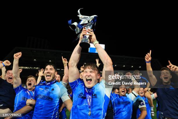 Ted Hill of Worcester Warriors lifts the Premiership Rugby Cup as their team mates celebrate after victory in the Premiership Rugby Cup Final between...