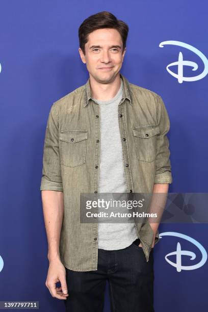 Topher Grace attends the 2022 ABC Disney Upfront at Basketball City - Pier 36 - South Street on May 17, 2022 in New York City.