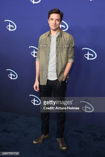 Topher Grace attends the 2022 ABC Disney Upfront at Basketball City - Pier 36 - South Street on May 17, 2022 in New York City.