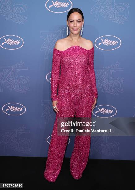 Bérénice Bejo attends the opening ceremony gala dinner for the 75th annual Cannes film festival at Palais des Festivals on May 17, 2022 in Cannes,...
