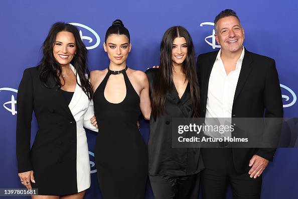 Heidi D'Amelio, Dixie D'Amelio, Charli D'Amelio and Marc D'Amelio