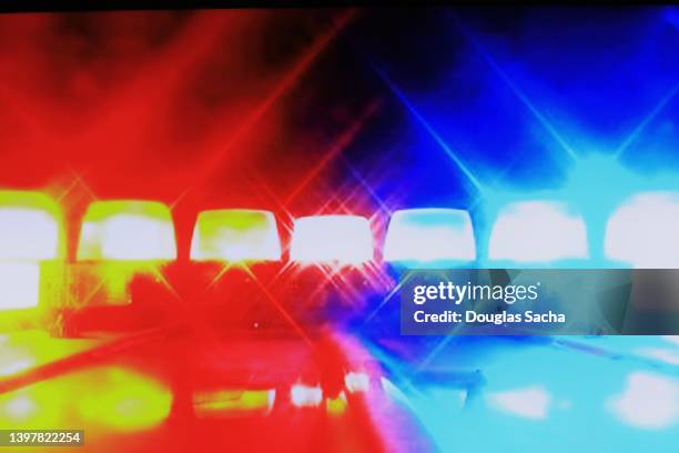 police pursuit - emergency light stock pictures, royalty-free photos & images