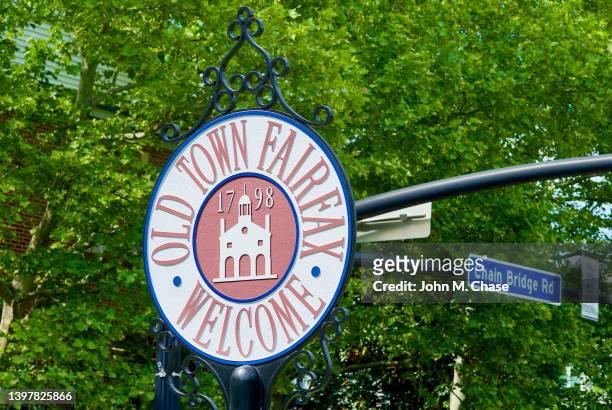 old town fairfax welcome sign at chain bridge road (route 123) - fairfax virginia stock pictures, royalty-free photos & images
