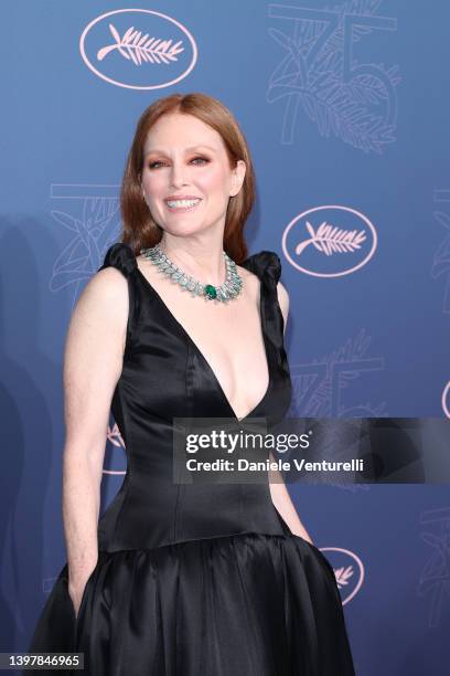 Julianne Moore attends the opening ceremony gala dinner for the 75th annual Cannes film festival at Palais des Festivals on May 17, 2022 in Cannes,...