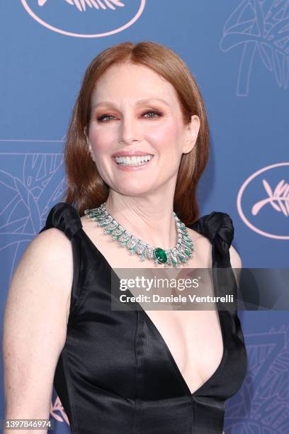 Julianne Moore attends the opening ceremony gala dinner for the 75th annual Cannes film festival at Palais des Festivals on May 17, 2022 in Cannes,...