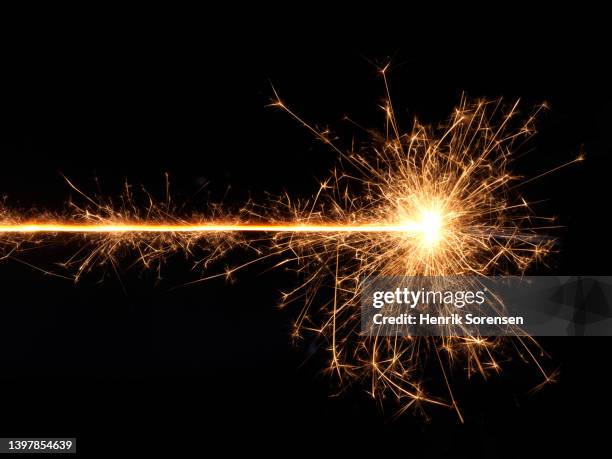 line of fire - vonk stockfoto's en -beelden
