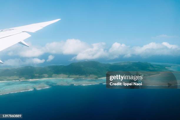ishigaki island from above, okinawa, japan - ponto de vista de avião - fotografias e filmes do acervo